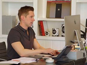 Ready.Set.Glow.S01.720p.AMZN.WEB-DL.DDP2.0.H.264-RAWR – 5.0 GB