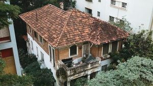 Abandoned.The.Woman.in.the.Decaying.House.S01.2160p.AMZN.WEB-DL.DD+5.1.H.265-playWEB – 11.8 GB