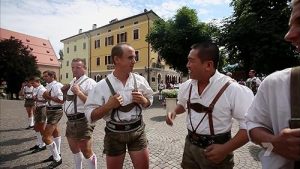 Anh.Does.Italy.S01.1080p.WEB-DL.AAC2.0.H.264-WH – 3.7 GB